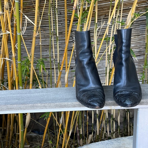 SOLD | Black Donald J Pliner Boots , Size 9 🖤 - Picture 6 of 9